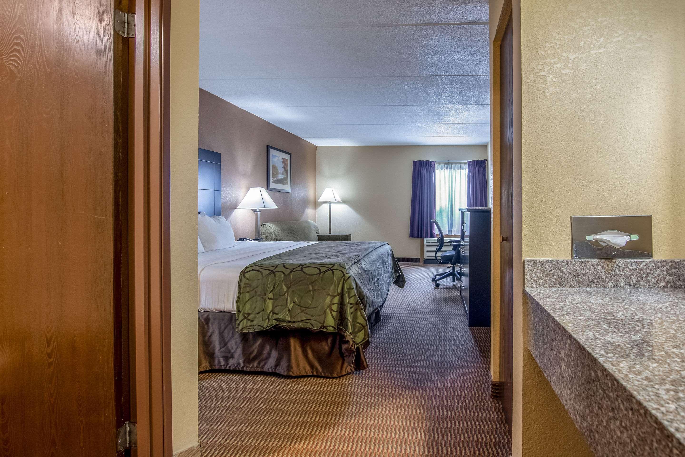 Quality Inn Tully I-81 Bagian luar foto