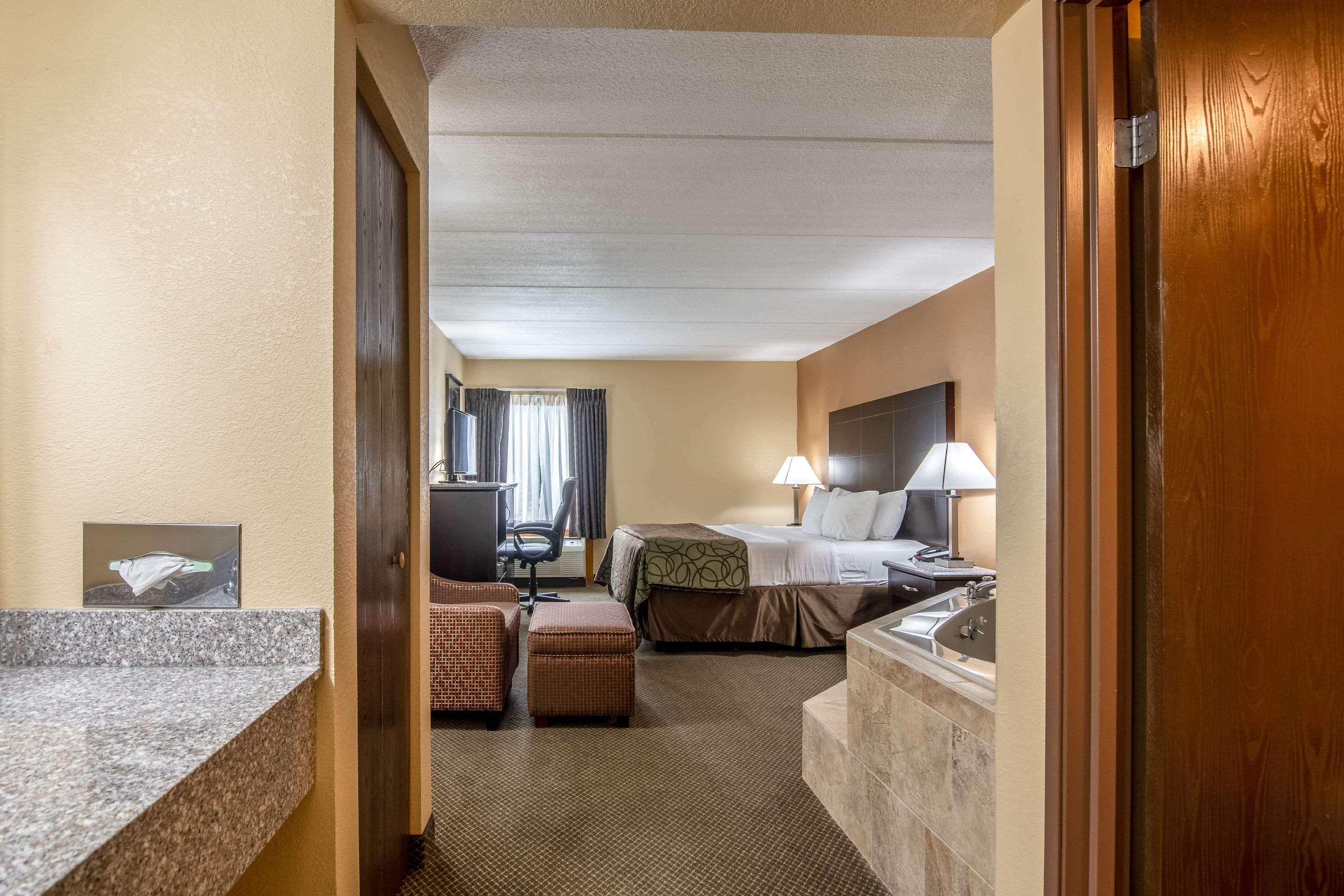 Quality Inn Tully I-81 Bagian luar foto