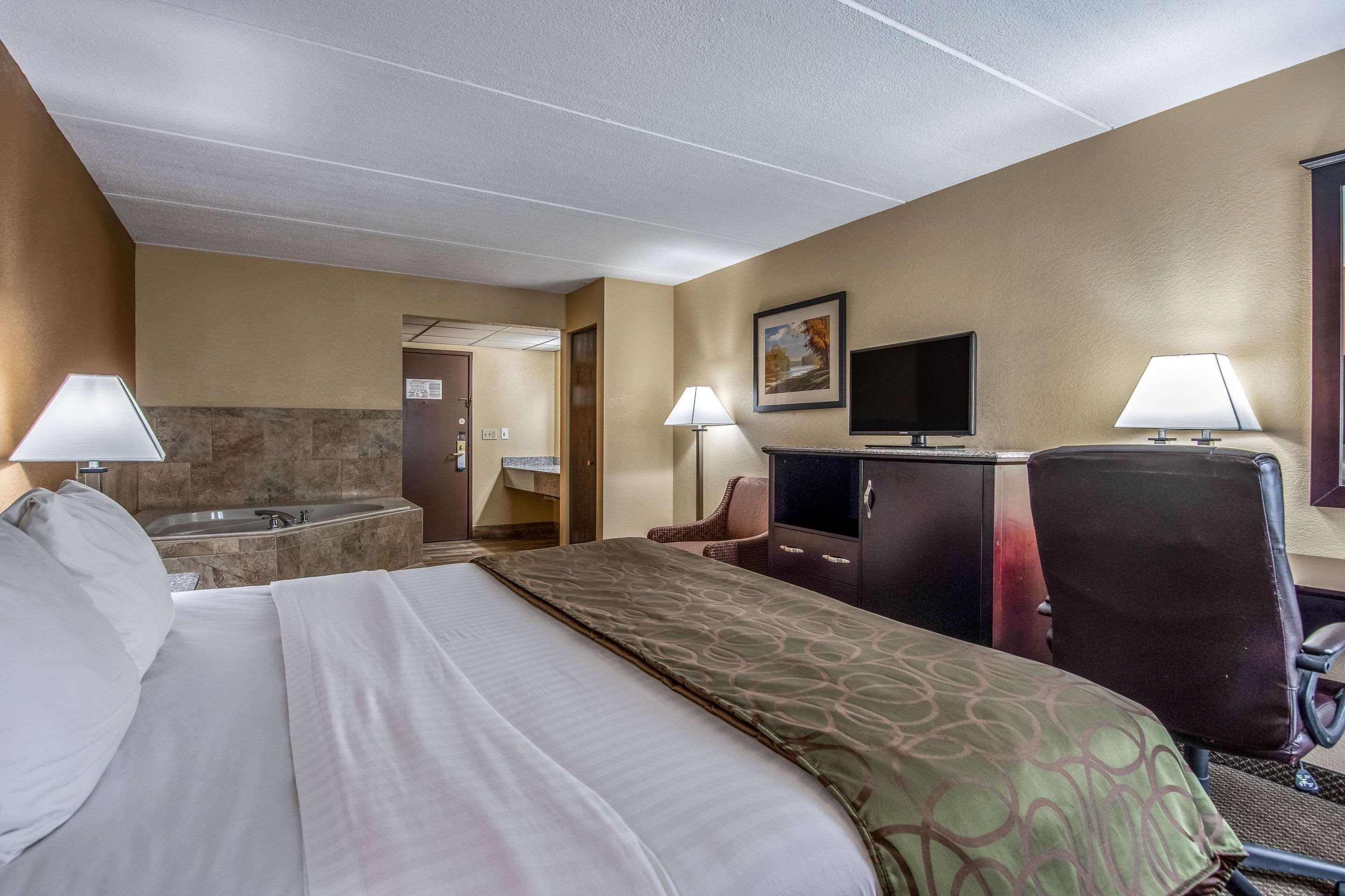 Quality Inn Tully I-81 Bagian luar foto